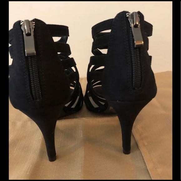 Kitten Coach Heels - Picture 3 of 8